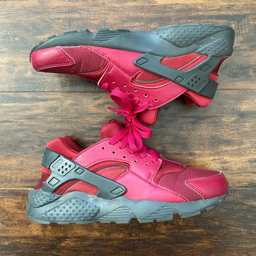 ❌SOLD❌Burgundy Nike Huarache